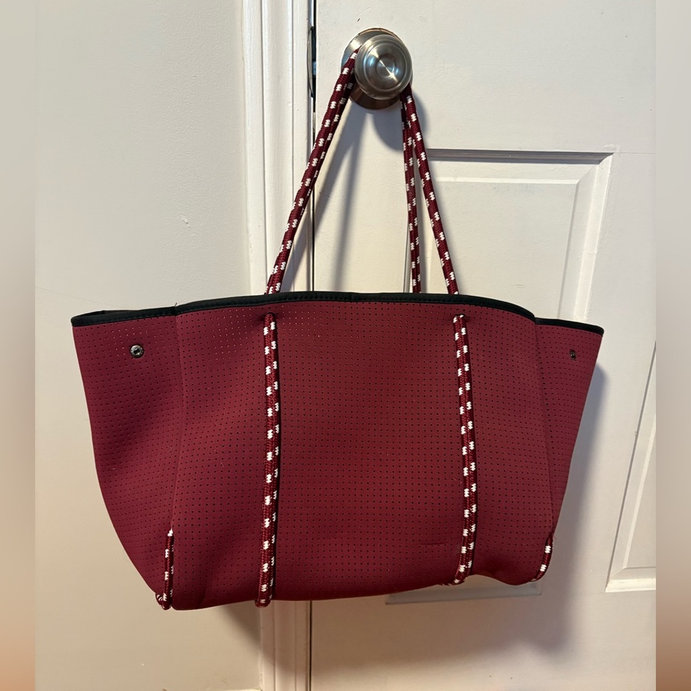 Popups Everyday Tote in Burgundy/hot pink